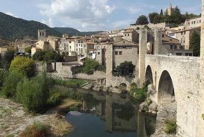 Dalí, Besalú & Girona -Grupo reducido y recogida hotel desde Pala