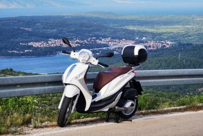 Explorando Hvar en scooter de 125cc