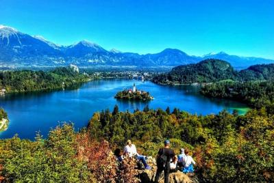 Destacados eslovenos: lago Bled, cueva de Postojna y castillo de  Destacados eslovenos: lago Bled, cueva de Postojna y castillo de