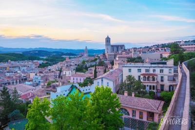 Recorrido privado a pie por Girona con degustación de comida