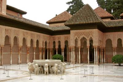 Alhambra: Entrada para los Palacios Nazaríes y el Generalife con  Alhambra: Entrada para los Palacios Nazaríes y el Generalife con