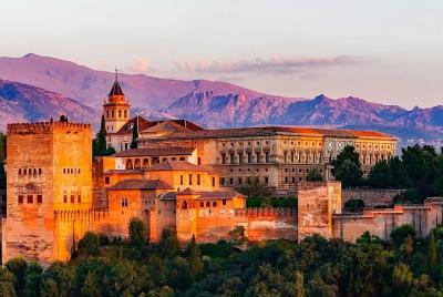 Alhambra con audioguía y recorrido panorámico en autobús por Gran Alhambra con audioguía y recorrido panorámico en autobús por Gran