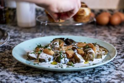 Cena de 6 platos del Medio Oriente en Granada con un chef profesi