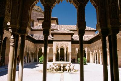 Evite las colas: visita de medio día a la Alhambra y los jardines