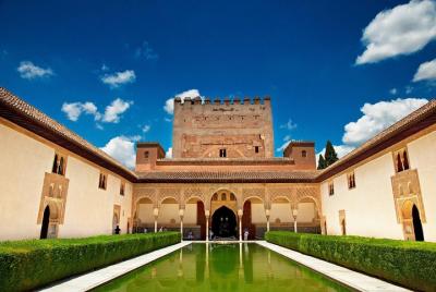 Recorrido turístico para grupos pequeños por la Alhambra y el Gen