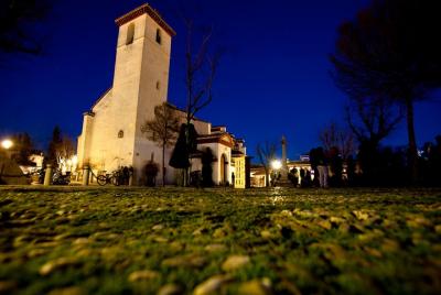 Visita guiada nocturna a La Alhambra y el barrio del Albaicín y S