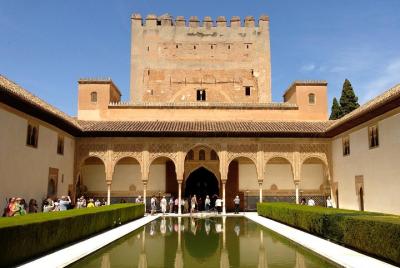 Recorrido turístico premium para grupos pequeños por la Alhambra 