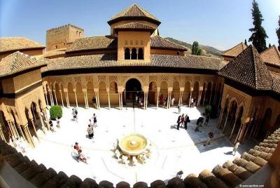 Recorrido privado por la Alhambra, los Palacios Nazaríes, el Gene