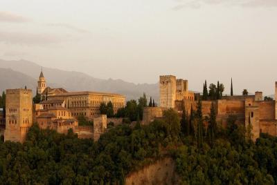 Granada: Entrada a la Alhambra y el Generalife con audioguía Granada: Entrada a la Alhambra y el Generalife con audioguía