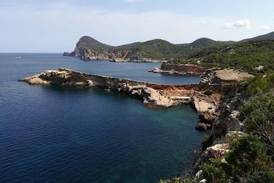 Excursión a pie y en barco por la costa oeste de Ibiza