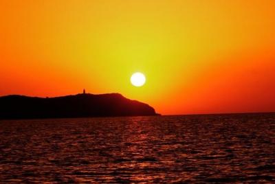 Ibiza Sunset Cruiser (SUP, kayak, snorkel y salto desde acantilad Ibiza Sunset Cruiser (SUP, kayak, snorkel y salto desde acantilad