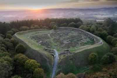 Castro De Viladonga Y Nacimiento Del Río Miño Desde Lugo Castro De Viladonga Y Nacimiento Del Río Miño Desde Lugo