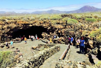 Tour por Las Cueva Verde de Lanzarote Saltarse La Linea