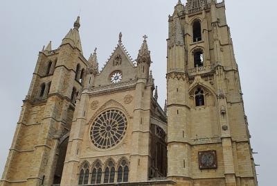 Paseo a Pie por León Imprescindible Paseo a Pie por León Imprescindible