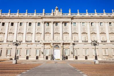 Enjoy a Walking Tour and Skip The Line in The Royal Palace Visit Enjoy a Walking Tour and Skip The Line in The Royal Palace Visit