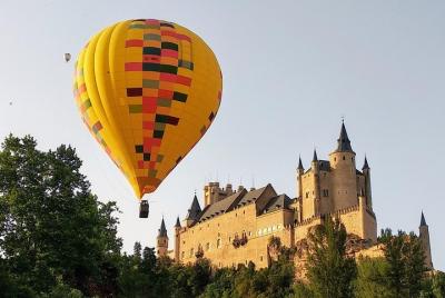 Paseo en globo aerostático sobre Toledo o Segovia con transporte  Paseo en globo aerostático sobre Toledo o Segovia con transporte