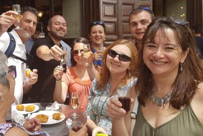 Tapas auténticas y almuerzo con historia o visita a pie con cena 
