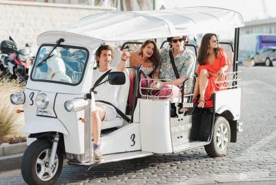 Tour exprés por Málaga en tuk-tuk eléctrico Tour exprés por Málaga en tuk-tuk eléctrico