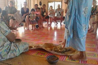 Excursión de medio día por la costa de Coral de Fiji tradicional 