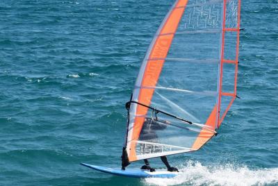 Sesión de siguiente nivel de windsurf dinámico Costa del Sol Sesión de siguiente nivel de windsurf dinámico Costa del Sol