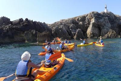 Tour en kayak y snorkel desde Fornells a Cala Blanca