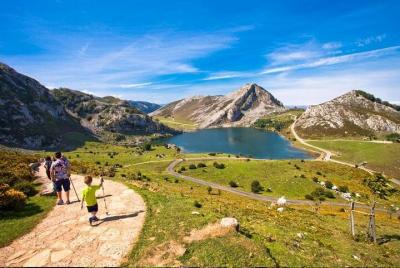 Excursión a los Picos de Europa Lagos de Covadonga y Santuario Excursión a los Picos de Europa Lagos de Covadonga y Santuario