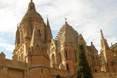 Salamanca con mayúsculas, monumental, hisorico-artistico. bilingü Salamanca con mayúsculas, monumental, hisorico-artistico. bilingü