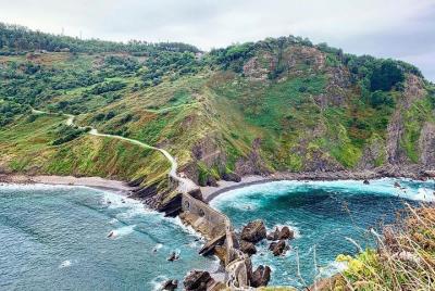 Excursión de un día a Bilbao, Gaztelugatxe y Guggeheim Excursión de un día a Bilbao, Gaztelugatxe y Guggeheim