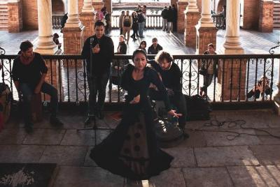 Visita guiada de Sevilla por el flamenco y la ciudad - por OhMyGo Visita guiada de Sevilla por el flamenco y la ciudad - por OhMyGo