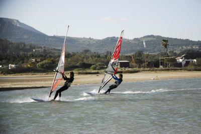 Clases grupales de windsurf en Tarifa Clases grupales de windsurf en Tarifa