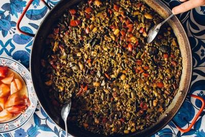 Auténtica clase de cocina paella valenciana en una granja tradici