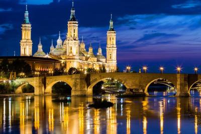 Traslado privado del centro de la ciudad de Zaragoza al aeropuerto de Zaragoza. Traslado privado del centro de la ciudad de Zaragoza al aeropuerto de Zaragoza.