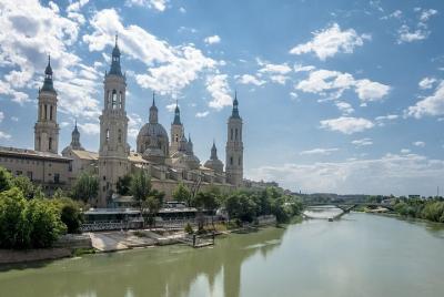 Recorrido privado a pie por Zaragoza con guía profesional Recorrido privado a pie por Zaragoza con guía profesional