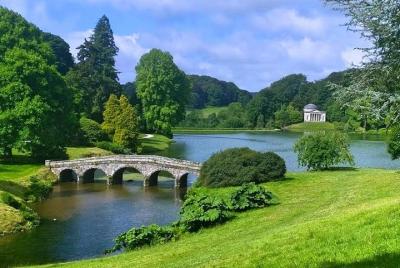 Stourhead Gardens & Sublime England desde Bath para 2-8 aventurer Stourhead Gardens & Sublime England desde Bath para 2-8 aventurer