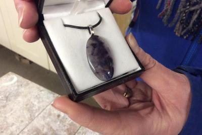  Visita autoguiada a la caverna con actividad de hacer un collar 