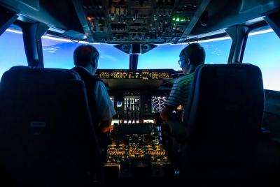 Vuele con un Real Jet Simulator por todo el mundo en el aeropuert