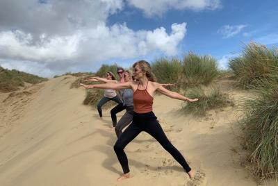 Experiencia de yoga en la playa de 2 horas en Camber
