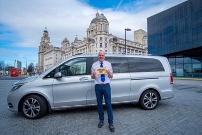 Tour privado de 2 horas por los Beatles en un vehículo de lujo de