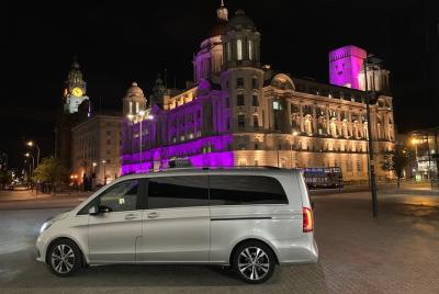 Disfrute de Liverpool en transporte privado de lujo para visitant