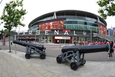 Entrada sin colas para el partido de fútbol del Arsenal del Emira