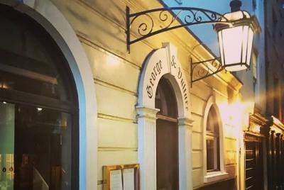 Un recorrido a pie en grupo pequeño Carol Christmas y Charles Dic