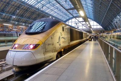 Llegada de la estación de tren de St Pancras al servicio de trasl
