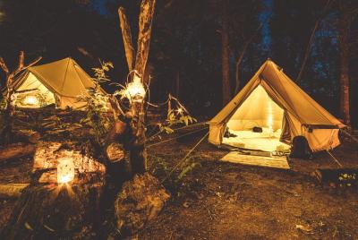 Surf, coasteering y camping salvaje Surf, coasteering y camping salvaje