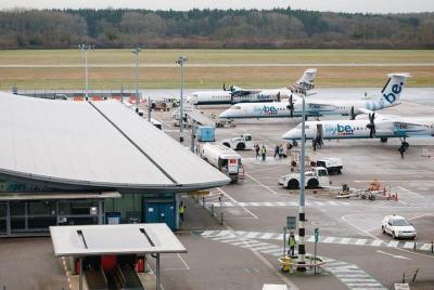 Traslado privado de llegada a Southampton - Aeropuerto a hotel / 