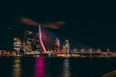Traslado privado al aeropuerto: aeropuerto de Rotterdam La Haya ( Traslado privado al aeropuerto: aeropuerto de Rotterdam La Haya (