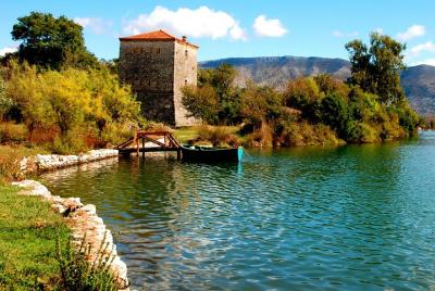 Visita el lago Butrinti en bote y en la Casa de los Mejillones.