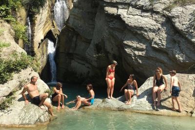 Tour a la cascada de Bogove / por Vato Tour a la cascada de Bogove / por Vato