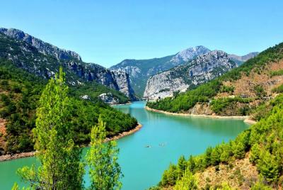 Kayak Albania Adventure Tours en Eco Park Ulza Shkopet desde Dibr Kayak Albania Adventure Tours en Eco Park Ulza Shkopet desde Dibr