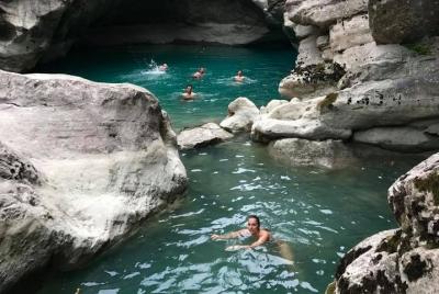 Excursión a la última cueva de Pellumbas y cañones Erzeni