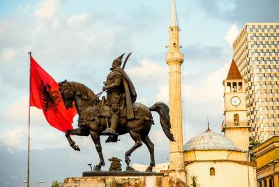 Recorrido a pie por Tirana: una visita al castillo de la ciudad   Recorrido a pie por Tirana: una visita al castillo de la ciudad